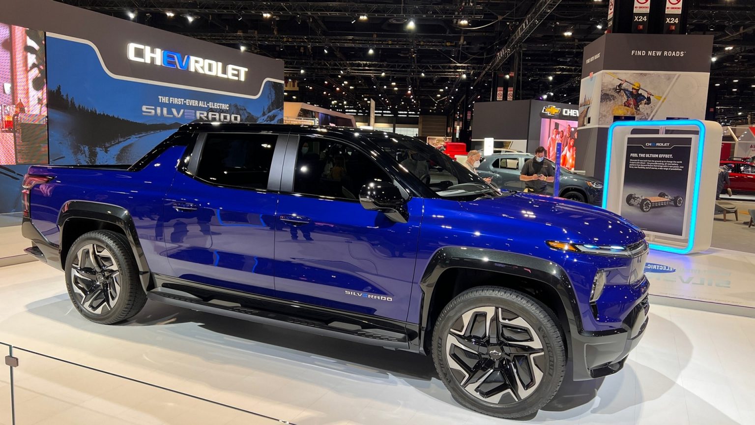 2024 Chevrolet Silverado Ev Live: Massive Frunk, Optional 24s At 