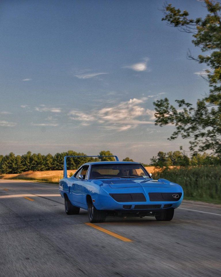 900 HP Hellcat-Swapped 1970 Plymouth Superbird Is an Original, Stuns ...